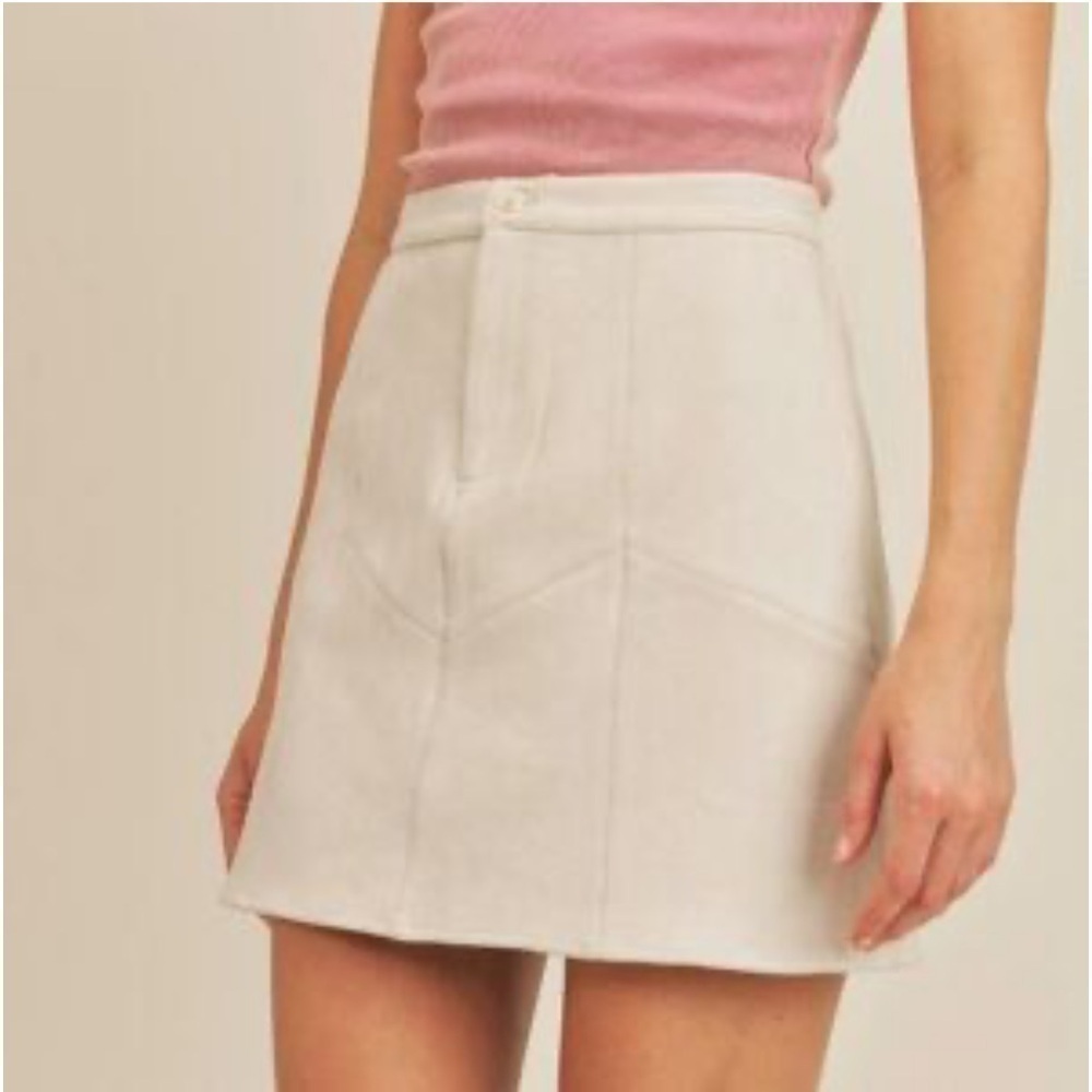 $51 Sadie & Sage cream faux suede mini skirt size medium nwt